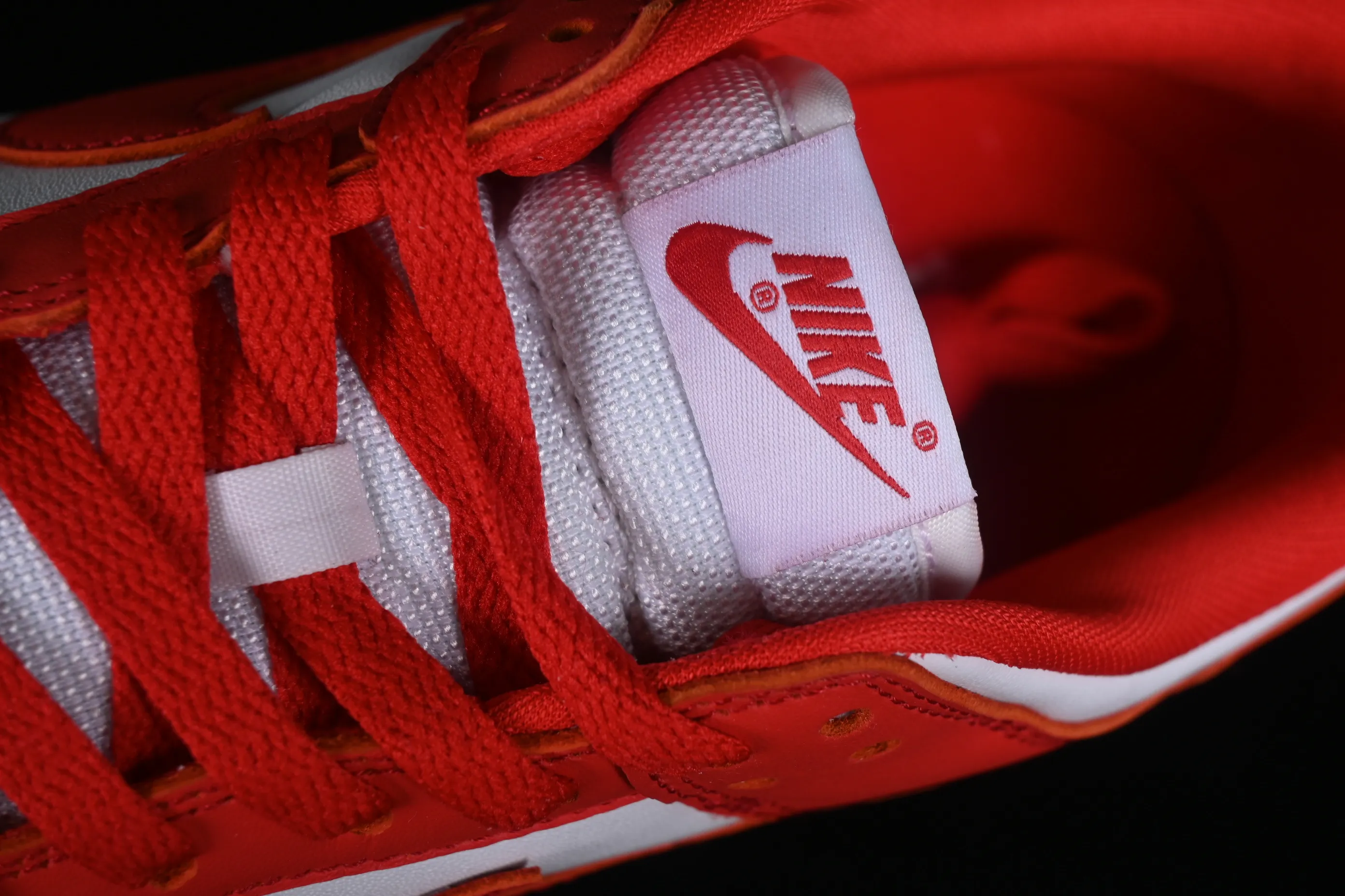 All Categories Nk SB Dunk Series Nk SB Dunk Low Low-top Sneakers Nk Dunk Low SB "University Red" White and Red Dunk Series First Layer Low-top Casual Sports Skateboard Shoes CU1727-100